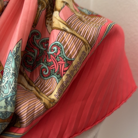 Hermes Pink and Blue Au Fil de la Soie  90 cm 100% silk Scarf - Picture 5 of 6